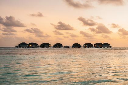 Maldives resort horizon